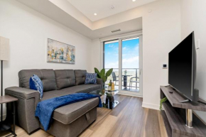 Modern High Rise King bed Condo with Private Balcony